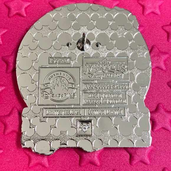 Disney Parks 2026 The Muppets Park Day Blind Box Pin Fozzi Bear - Picture 2 of 7